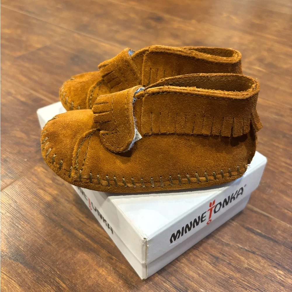 Minnetonka Kids Suede Fringe Moccasins in Chestnut Brown